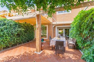 Triplex à Calle de la costa blanca 9. Triplex con piscina comunitaria en villablanca
