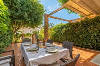 A tre livelli in Calle de la costa blanca 9. Triplex con piscina comunitaria en villablanca
