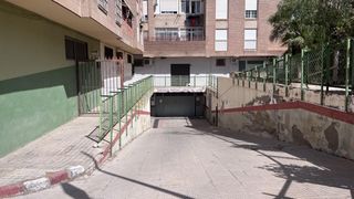 Autoparkplatz in Calle Menéndez Pidal 32