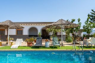 Mas à Polígono polígono 27 paraje 218 retamares 98. Cortijo con piscina, jacuzzi y 5.000 m2 de olivar en producción