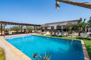 Mas à Polígono polígono 27 paraje 218 retamares 98. Cortijo con piscina, jacuzzi y 5.000 m2 de olivar en producción