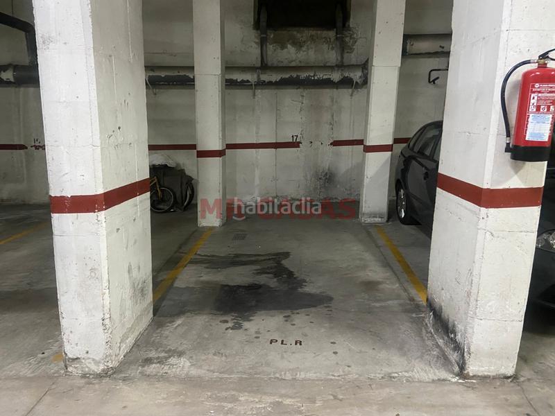 Foto 6d4c3d65-cfc0-4a99-a0db-a21419163d1e. Aparcament cotxe a Mercat Rubí