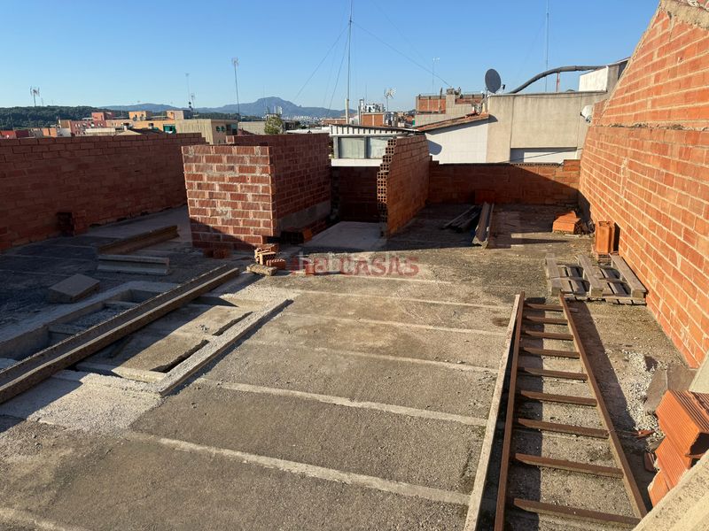 Foto c8b43ad2-a5d3-46d6-baba-560b759d9be8. Edifici a Zona Nord Rubí