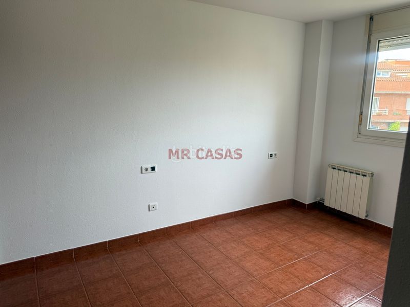 Foto 5e78488c-8dde-48fe-8314-eb0294eb5bda. Pis amb calefacció aparcament piscina a Zona Nord Rubí