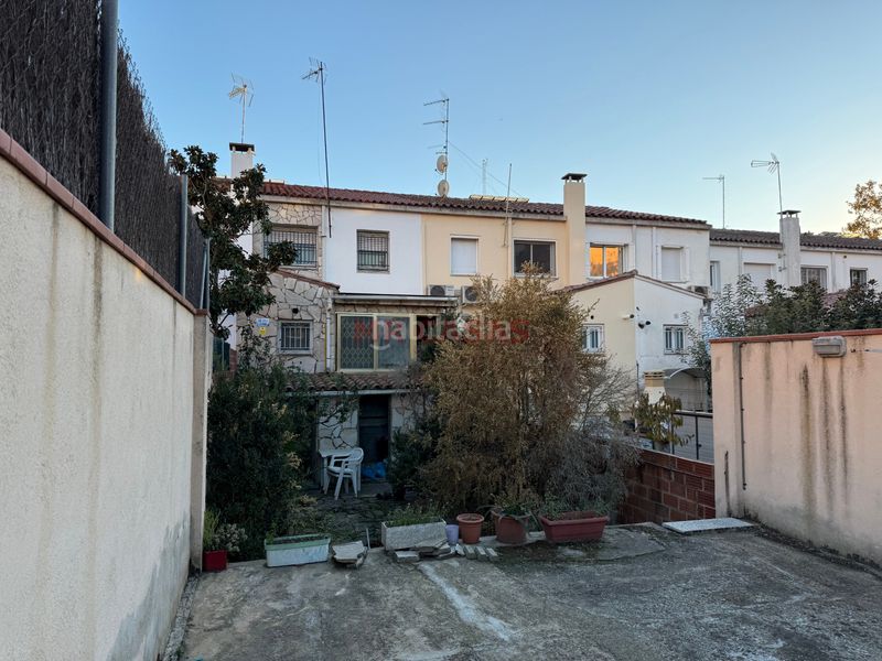 Foto 59ad5ec7-45d2-438b-a29f-534f73cfd817. Casa adossada amb calefacció aparcament a Centre Rubí
