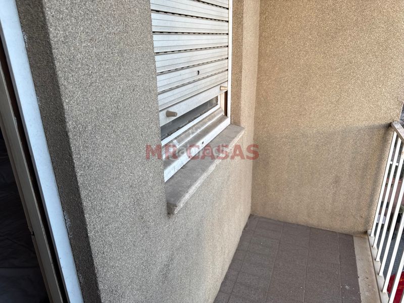 Foto f7f36a93-ab3d-4633-ad01-c51c8f591d8d. Casa adossada amb calefacció aparcament a Centre Rubí