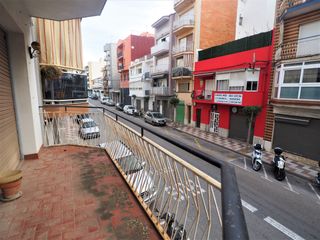 Casa  Avinguda joan carles i. Casa totalmente a reformar