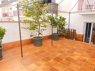 Piso  Carrer robí. Piso +parquing para dos coches+2 terrazas