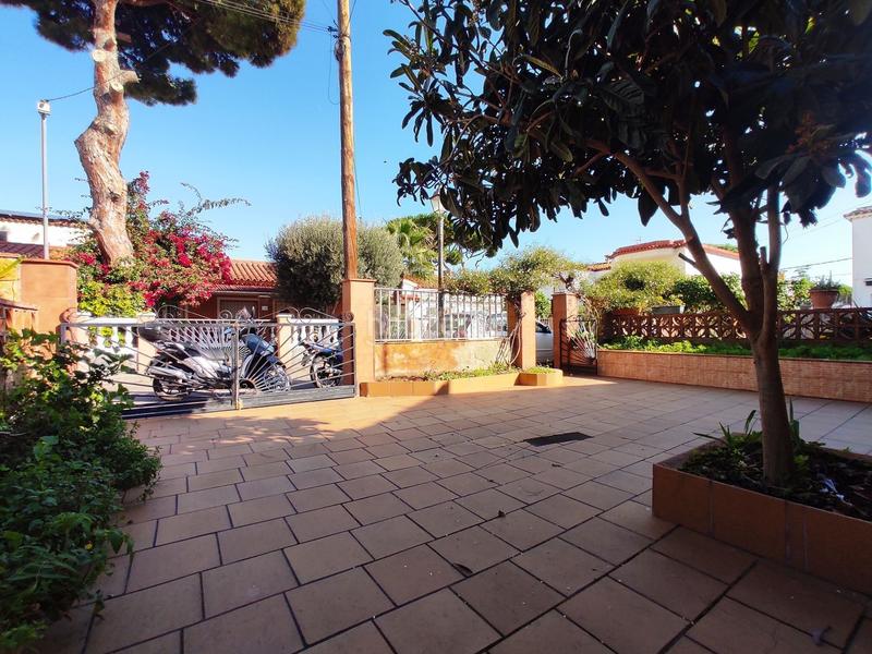 Foto cf3d0d03-24dd-466e-8e43-481a8d66b737. Casa adosada en Els Pins Blanes