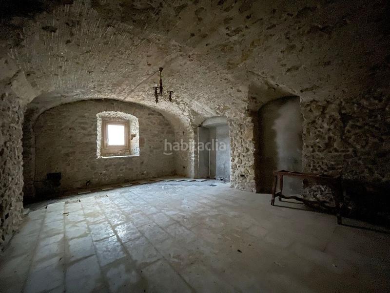 Foto 1577cb8c-a2ef-4cf1-a2bd-a3f137b876f4. Édifice dans Bisbal d´Empordà (La)