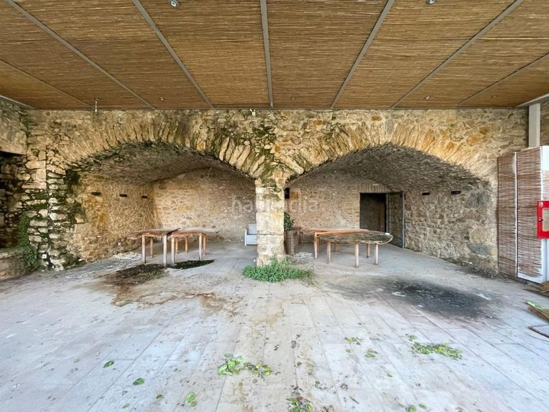 Foto 67da474f-f164-4e1f-bee6-8d52a326afb8. Édifice dans Bisbal d´Empordà (La)