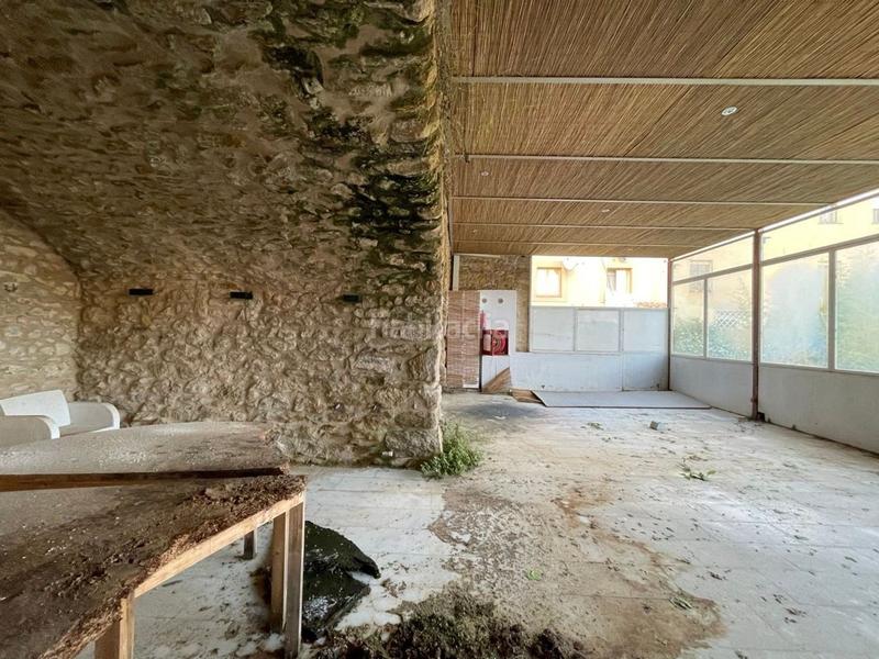 Foto caf5e01d-9b17-46c6-bc64-8fad758c9c2f. Édifice dans Bisbal d´Empordà (La)