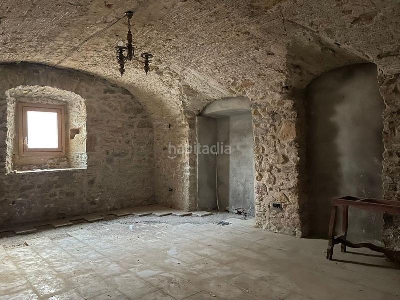 Foto f5fe2088-80be-4418-b460-50932e6d7af1. Édifice dans Bisbal d´Empordà (La)