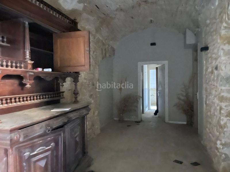 Foto f82c0a3f-76c3-442c-a55d-765500035575. Édifice dans Bisbal d´Empordà (La)