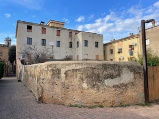 Edifici a Bisbal d´Empordà (La)