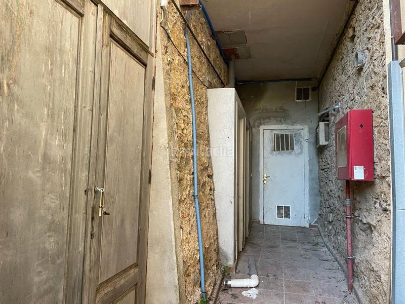 Foto 59bdb69b-d58b-4142-b974-36a5f645ce38. Edificio en Bisbal d´Empordà (La)