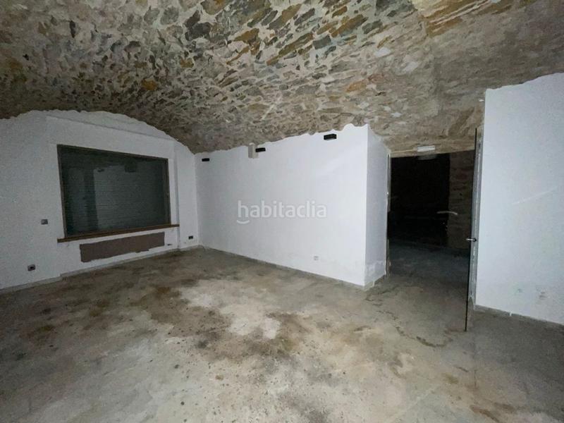 Foto 99b2f79e-17a7-4cdf-97a3-626122f964e9. Edificio en Bisbal d´Empordà (La)