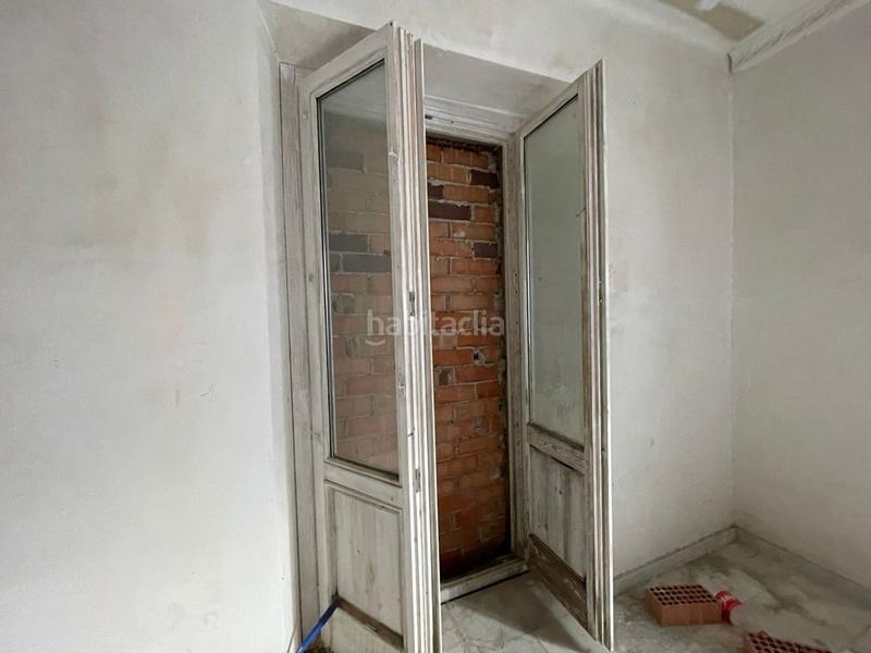Foto e5384d85-8937-4da2-bce4-de5f7387886a. Edificio en Bisbal d´Empordà (La)