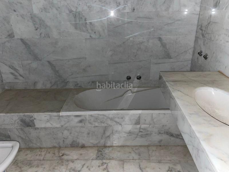 Foto f705c0d0-542a-4884-a3eb-f28799622192. Edificio en Bisbal d´Empordà (La)