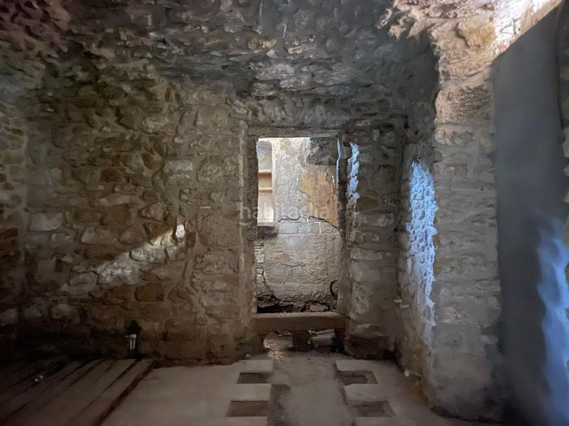 Foto 5a82d120-f9b6-4955-b03b-d48f0807f8e6. Edifici a Bisbal d´Empordà (La)