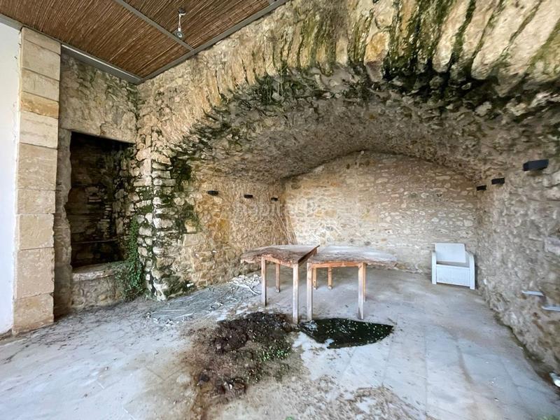 Foto cd4722a5-7cb1-42b8-a579-0c773cfad8bd. Edifici a Bisbal d´Empordà (La)