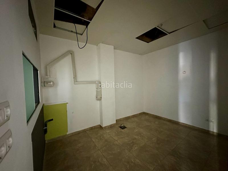 Foto 4f1bab0c-af36-437b-9b41-d5f9a4ee5857. Local comercial a Els Pavos Blanes