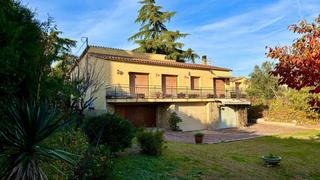 Casa a Mas Mora-Sant Daniel. Chalet con gran jardín plano