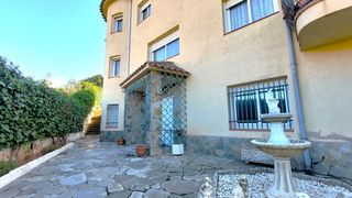 Casa pareada en Sant Llorenç Savall. Gran casa en pleno centro de sant llorenç savall