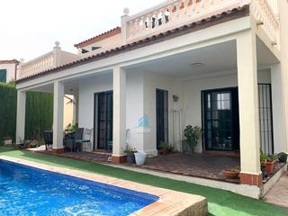 Xalet  Calle calle masia traver. Acogedor chalet independiente con jardín y piscina