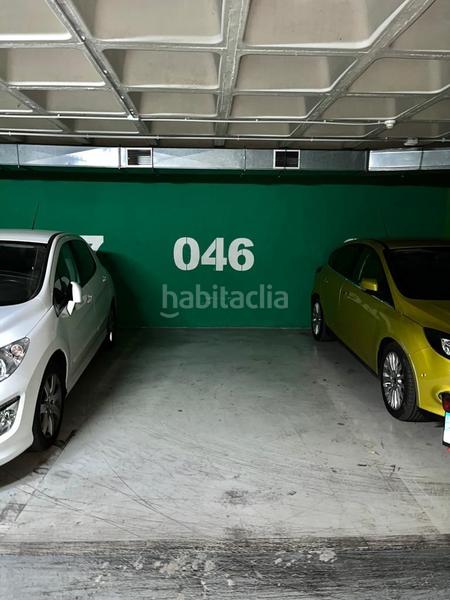Foto ab0a52c9-5b4a-437a-8c0e-1d161801f9f5. Parking voiture dans Russafa Valencia