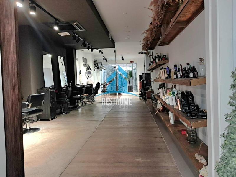 Foto 505b5992-e2ef-4789-a97b-155d734db122. Traspaso local comercial se traspasa peluquería en funcionamiento en Valencia