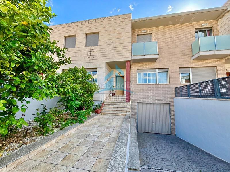 Foto 54dda212-3423-4a65-bdfe-33a583297637. Casa aparellada amb calefacció aparcament a Park Nord - Casona Gandia