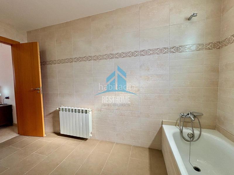 Foto b18f282a-f816-44be-bdc4-ec8069788486. Casa bifamiliare con riscaldamento parcheggio in Park Nord - Casona Gandia