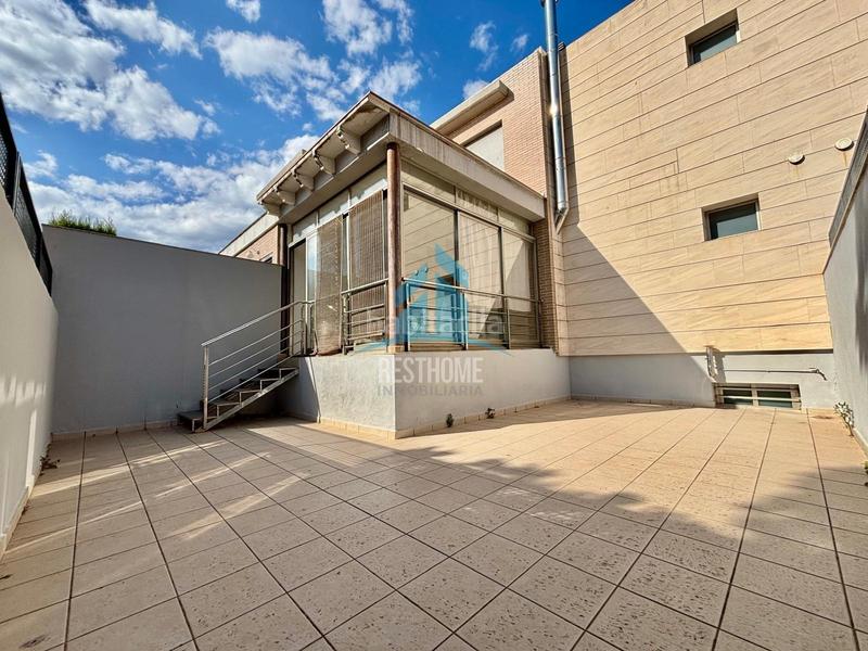 Foto ca030eca-ede6-4b39-bf39-fcf2a64ad40b. Casa bifamiliare con riscaldamento parcheggio in Park Nord - Casona Gandia