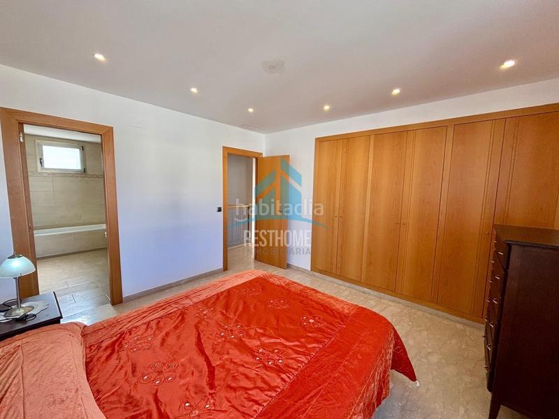 Foto 2f7af8a1-4de4-4497-a6e7-59b8389cbfa1. Casa pareada en Park Nord - Casona Gandia