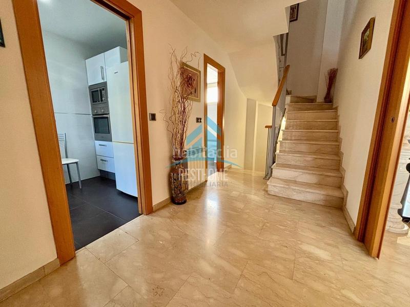 Foto 5aae0c79-3b98-4e33-9d8f-a9c6d14202e0. Casa pareada en Park Nord - Casona Gandia