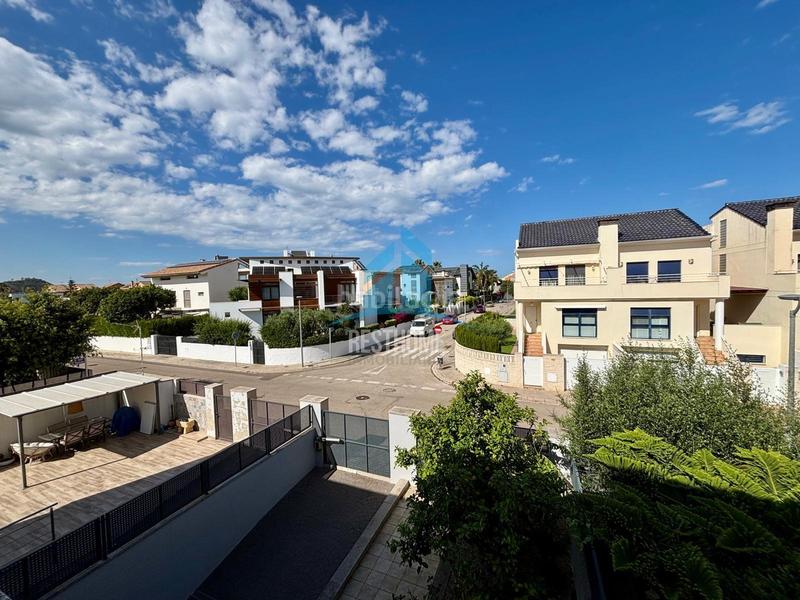 Foto 7c9b80c2-cd05-48d6-88f9-c3dd51a6e008. Casa pareada en Park Nord - Casona Gandia