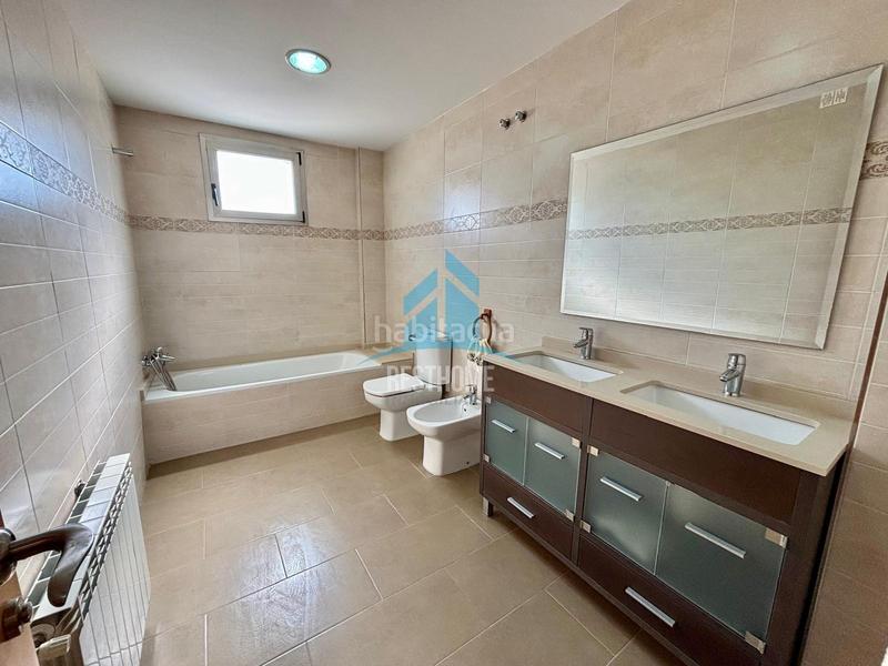 Foto cc3755f5-24b3-4824-a912-a0423c1c7c6c. Casa pareada en Park Nord - Casona Gandia