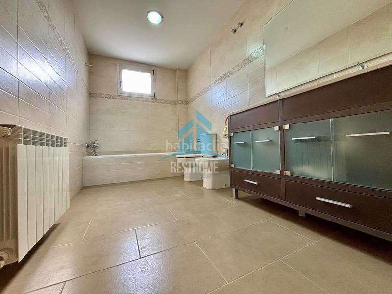 Foto 150cadee-0f6d-4deb-9860-c3bf0ce0eb3b. Towny house with heating parking in Park Nord - Casona Gandia