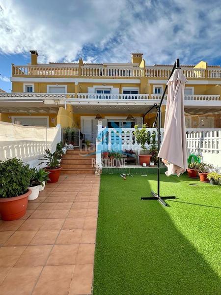 Foto 643c91a1-2572-46b3-adfb-1e59c3d291e9. Reihenhaus mit parking in El Marenyet Cullera