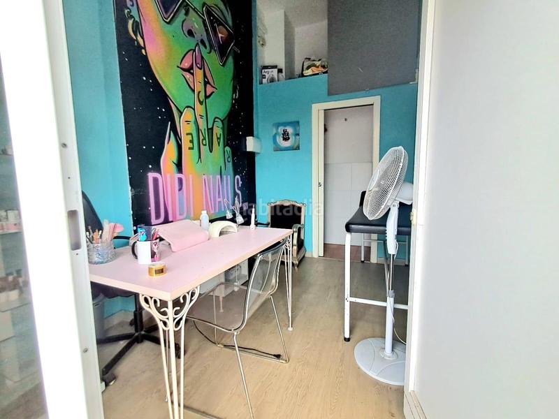 Foto d2e5920d-1bf3-4648-88a2-91a3e57509c7. Traspaso local comercial traspaso salon uñas y estetica c gorgos,11 en Valencia