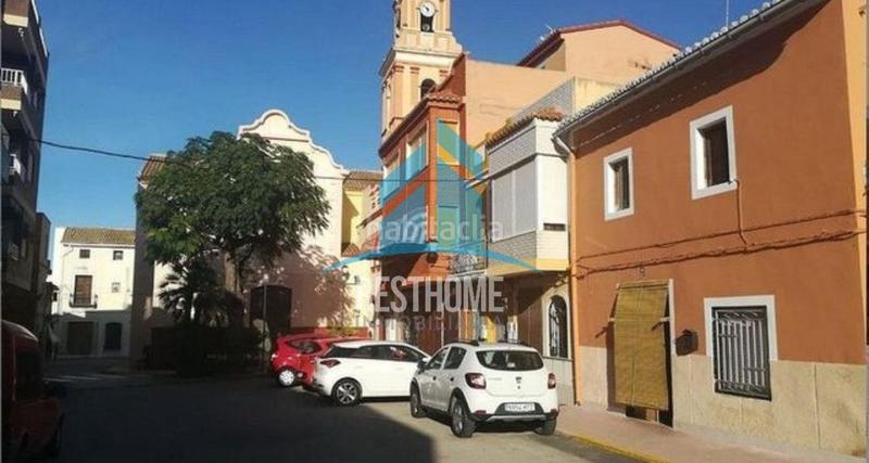 Foto 5d30c58e-40c5-4192-8894-14c4def7d79b. Édifice dans Favara