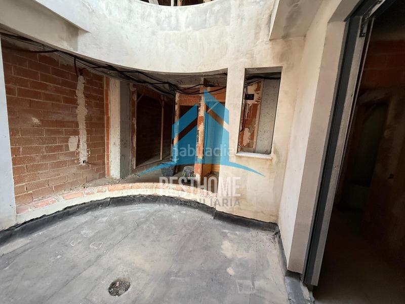 Foto bd7e0e3a-3a1f-4785-a212-eb7cc1db7a63. Édifice dans Favara