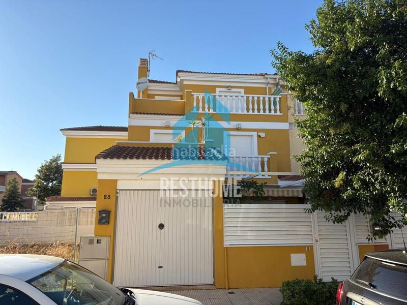 Foto cd1ecac1-8549-4057-9ba1-40bf439e6f1f. Casa a schiera con parcheggio in Bulevar del Xúquer Cullera