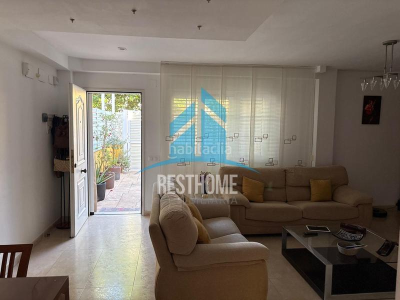 Foto f6c6d0c4-c65d-43eb-af59-ceb6692d4378. Casa a schiera con parcheggio in Bulevar del Xúquer Cullera