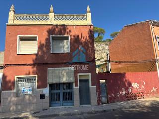 Maison à Urbanitzacions i Pedanies Nord. Amplia casa en alzira  oportunidad para reformar