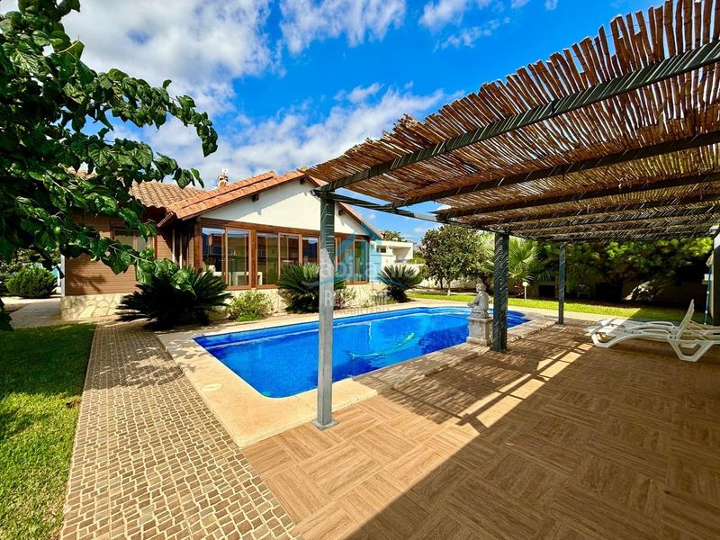 Foto 7613b0d3-b2f0-4377-9afe-b6828a977d14. Chalet en Palma de Gandía