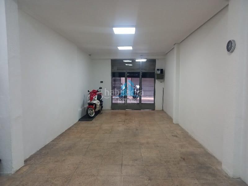 Foto 56f555a2-d9cd-4777-8978-1140b4af47f4. Local comercial a Benetússer