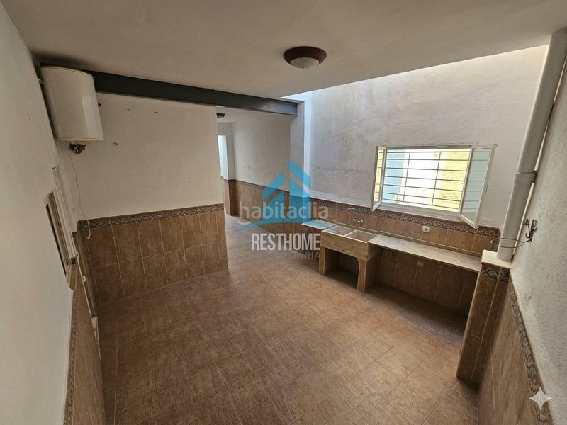 Foto 5ce2422c-284d-4454-9710-70875a1e61b8. Casa adossada amb calefacció a Guadassuar