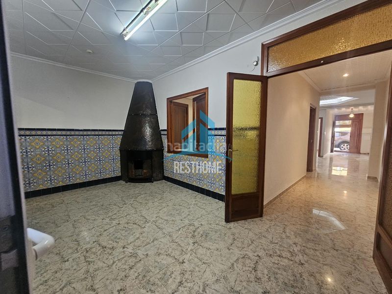 Foto b7b80bcf-39bf-43e1-8c6b-3ddfc4c8d0e7. Casa adossada amb calefacció a Guadassuar